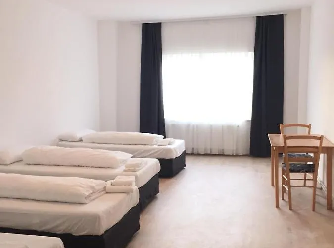 Dreilinden Gmbh Хостел